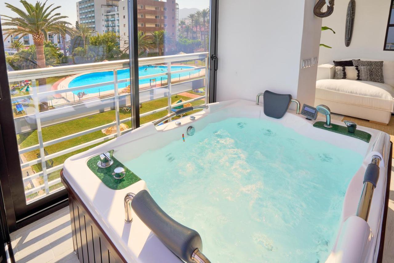 Savanna Beach. Amazing Apartment With Jacuzzi Τορρεμολίνος Εξωτερικό φωτογραφία